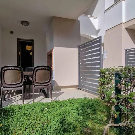 Welcoming Flat With Swimming Pool And Solarium Apartment