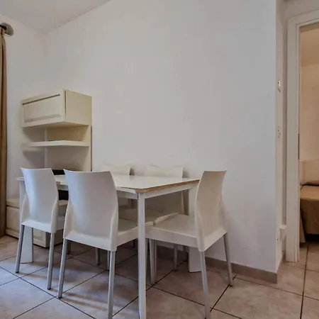 Apartment Welcoming Flat With Swimming Pool And Solarium